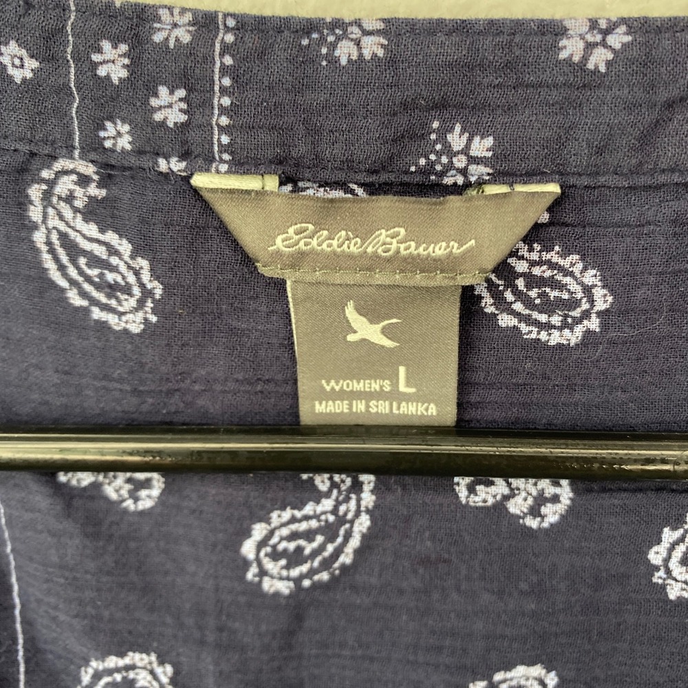 Eddie Bauer Womens Navy Blue Bandana Paisley Gauze Sleeveless Button Down Top L - Picture 3 of 12
